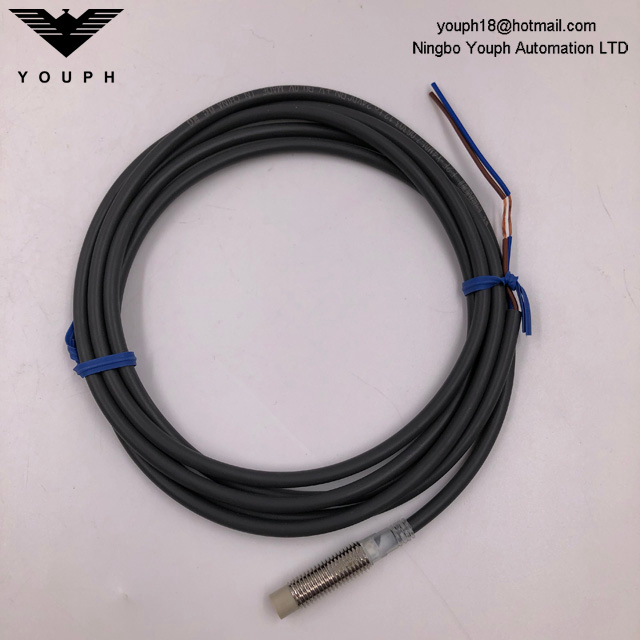 OMRON E2E-X4MD1-Z E2E NEXT Series DC 3 wire Proximity Sensor