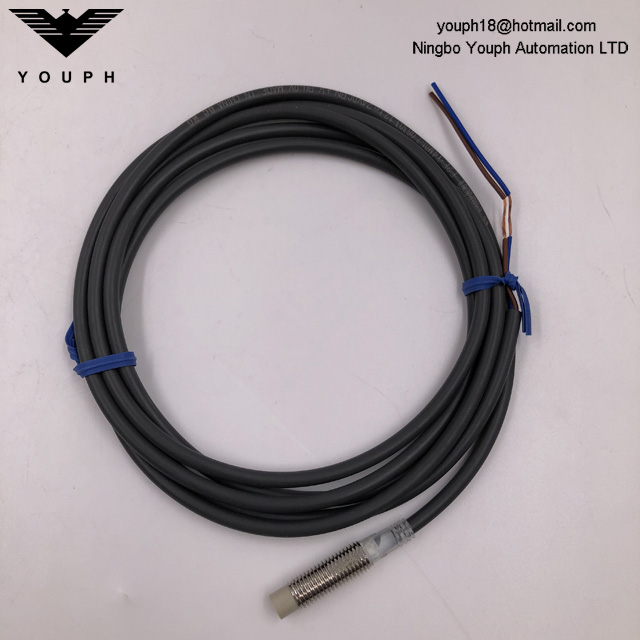 OMRON E2E-X4MD1-Z E2E NEXT Series DC 3 wire Proximity Sensor