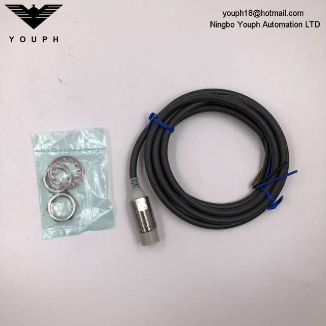 OMRON E2E-X10MF1-Z E2E NEXT Series DC Power Proximity Sensor