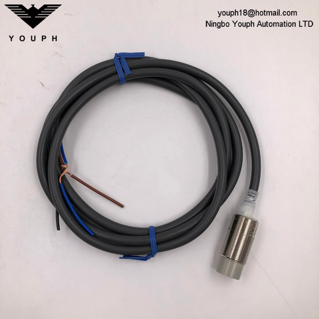 OMRON E2E-X10ME1-Z E2E NEXT Series DC Power Proximity Sensor