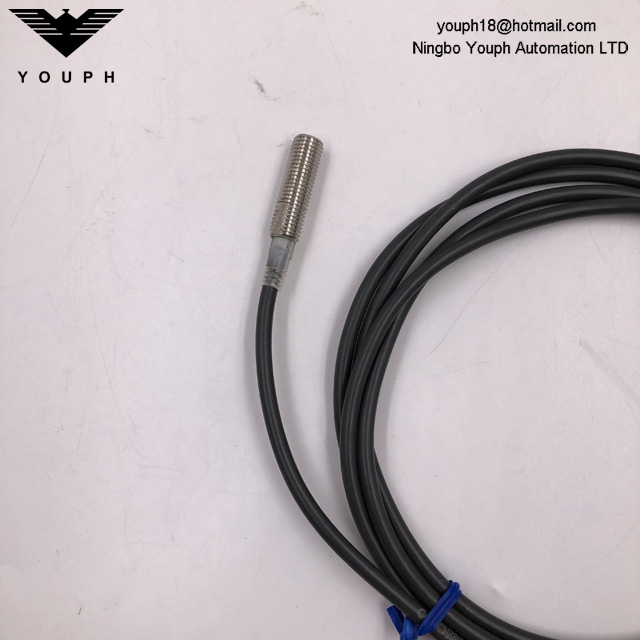 OMRON E2E-X1R5E2-Z E2E NEXT Series Proximity Sensor