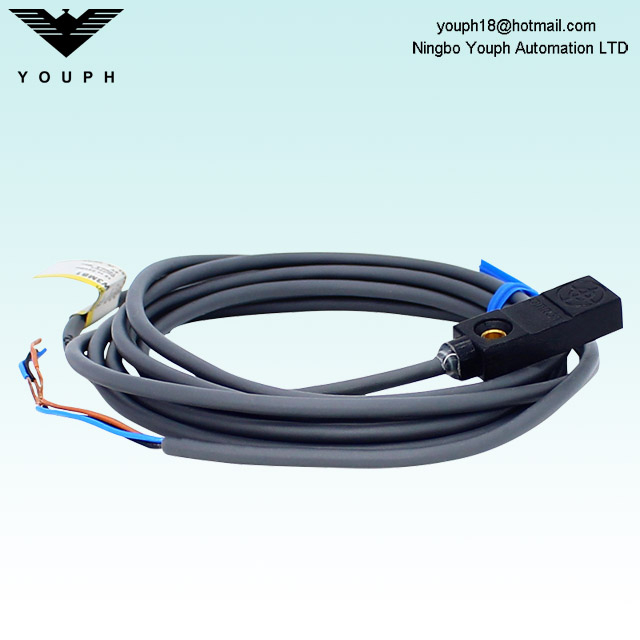 OMRON TL-W3MB1 PNP Proximity Sensor Switch