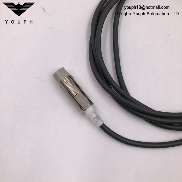 OMRON E2E-X5MF1-Z E2E NEXT Series DC Power Proximity Sensor