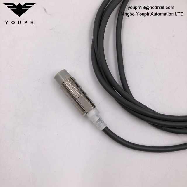 OMRON E2E-X5MF1-Z E2E NEXT Series DC Power Proximity Sensor