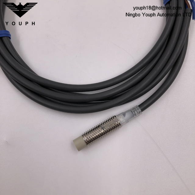 OMRON E2E-X4MD1-Z E2E NEXT Series DC 3 wire Proximity Sensor