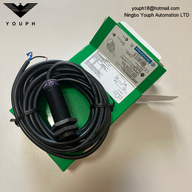 Schneider XS4P18PA340L1 XS4P18PA370L1 Telemecanique Proximity Switch