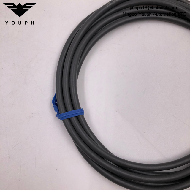 OMRON E2E-X4MD1-Z E2E NEXT Series DC 3 wire Proximity Sensor