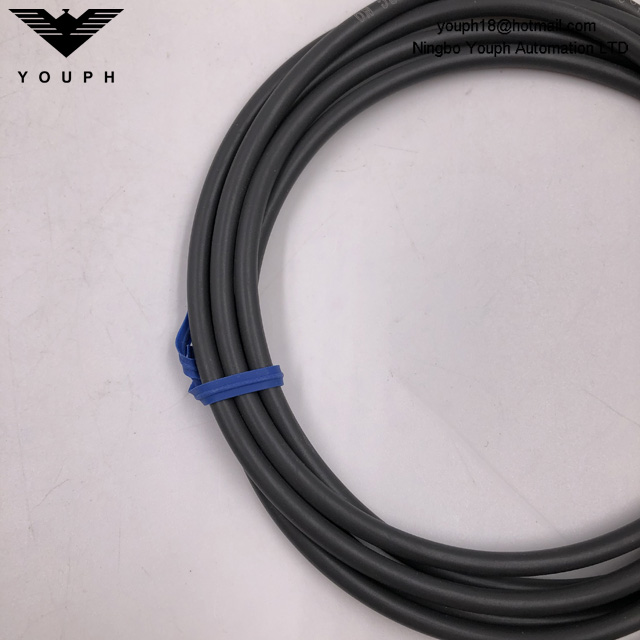 OMRON E2E-X4MD1-Z E2E NEXT Series DC 3 wire Proximity Sensor