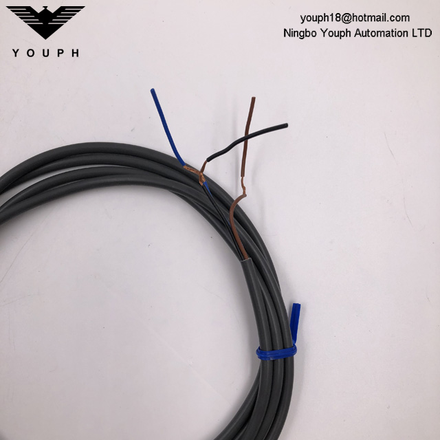 OMRON E2E-X1R5E2-Z E2E NEXT Series Proximity Sensor