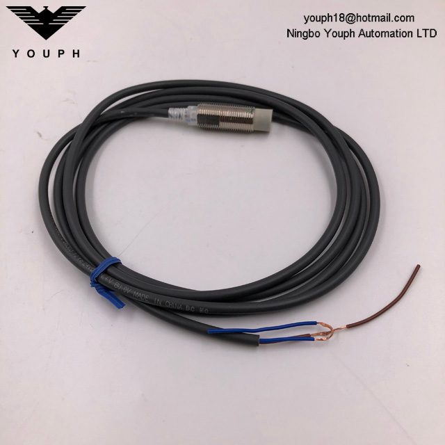 OMRON E2E-X8MD1-Z E2E NEXT Series DC Power Proximity Sensor