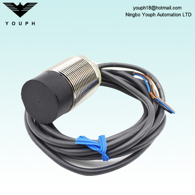 OMRON E2B-M30KN20 E2B-M30-KS15-WZ-C1 Proximity Sensor