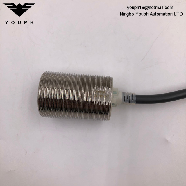 OMRON E2E-X10D1-N-Z E2E NEXT Series DC Power Proximity Sensor