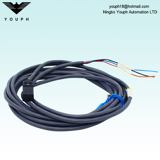 OMRON TL-W1R5MC1 Proximity Sensor Switch