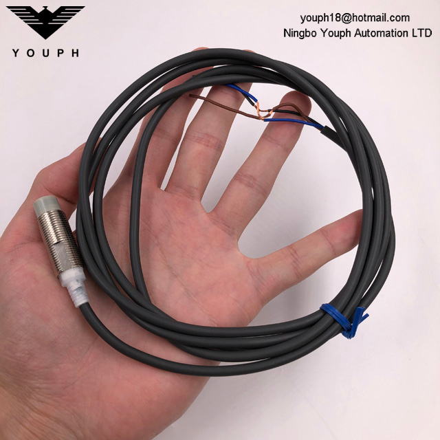 OMRON E2E-X5MF1-Z E2E NEXT Series DC Power Proximity Sensor