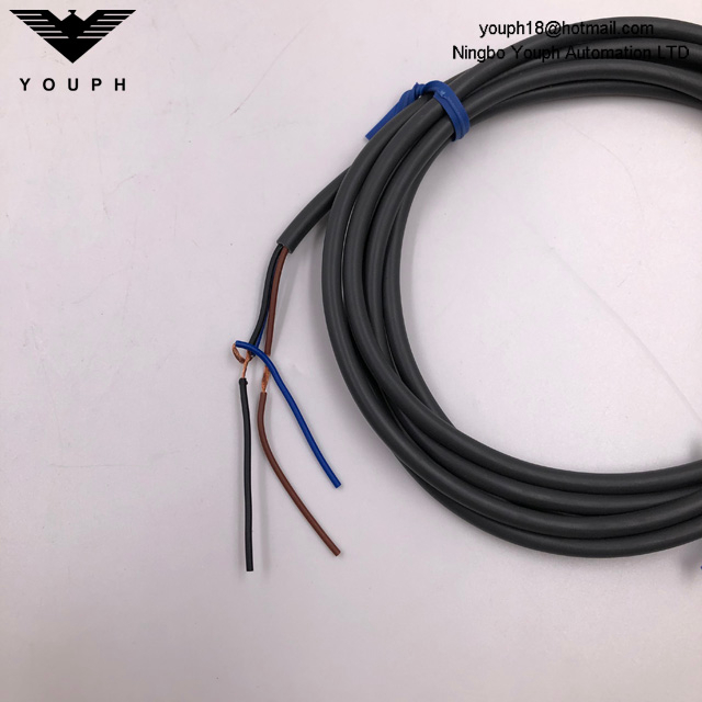 OMRON E2E-X1R5E1-Z E2E NEXT Series Proximity Sensor