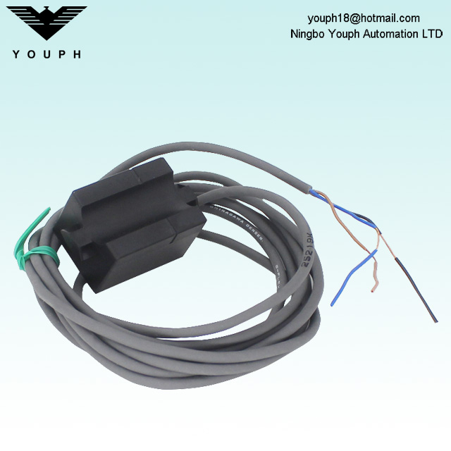 OMRON E2K-L13MC1 E2K-L26MC1 Capacitive LEVEL Sensor