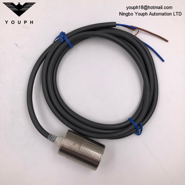 OMRON E2E-X10D1-N-Z E2E NEXT Series DC Power Proximity Sensor