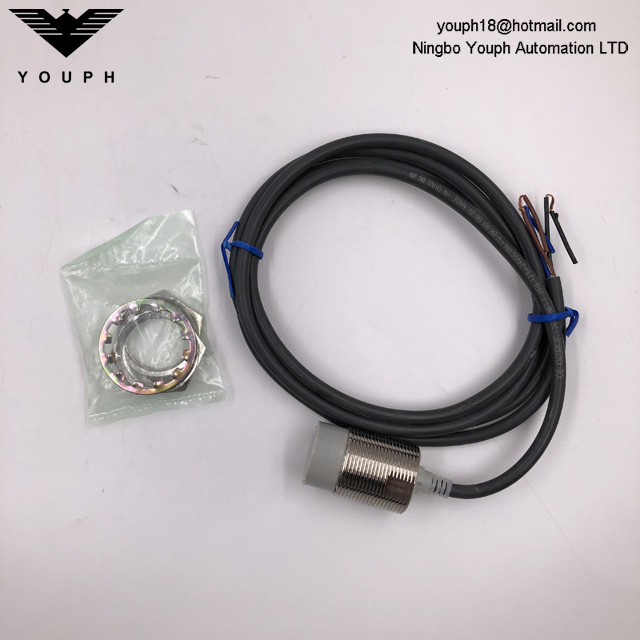 OMRON E2E-X18MF1-Z E2E NEXT Series DC Power Proximity Sensor