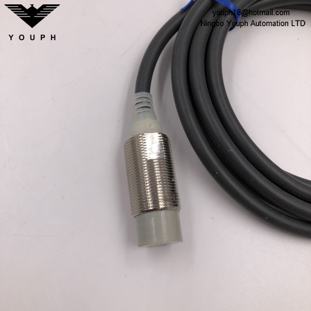 OMRON E2E-X10MF1-Z E2E NEXT Series DC Power Proximity Sensor