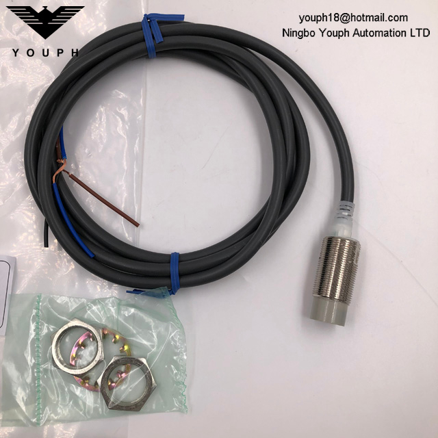 OMRON E2E-X10ME1-Z E2E NEXT Series DC Power Proximity Sensor