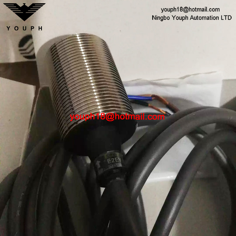E2EY-X8C1 Omron Photoelectric Sensor Switch