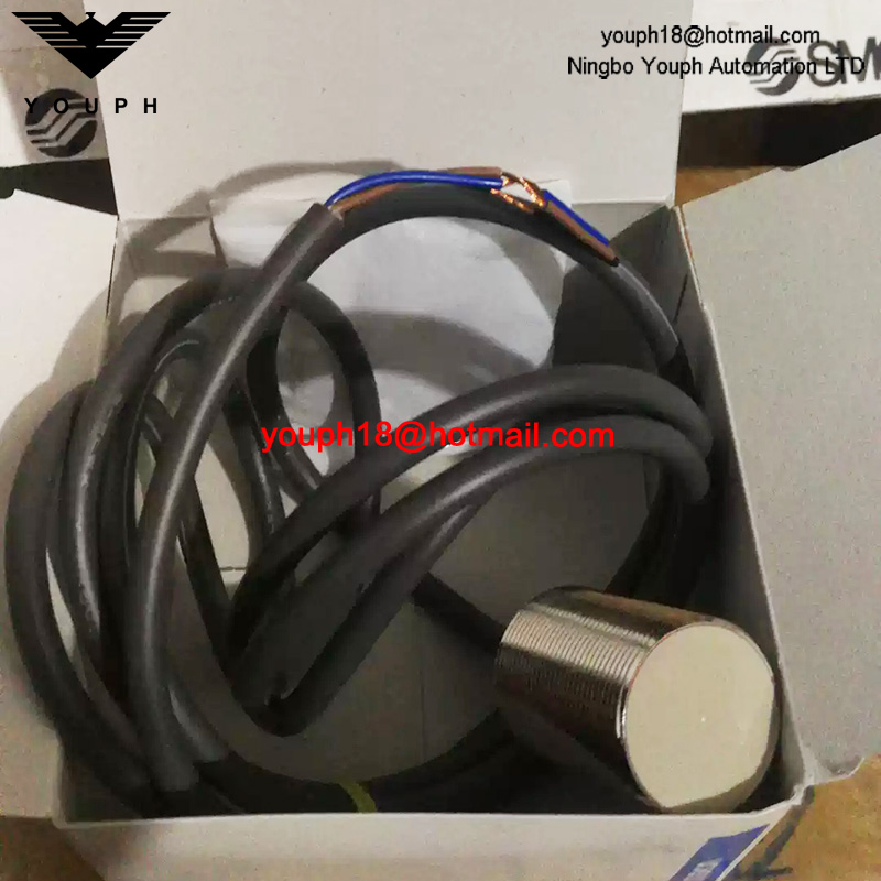 E2EY-X8C1 Omron Photoelectric Sensor Switch